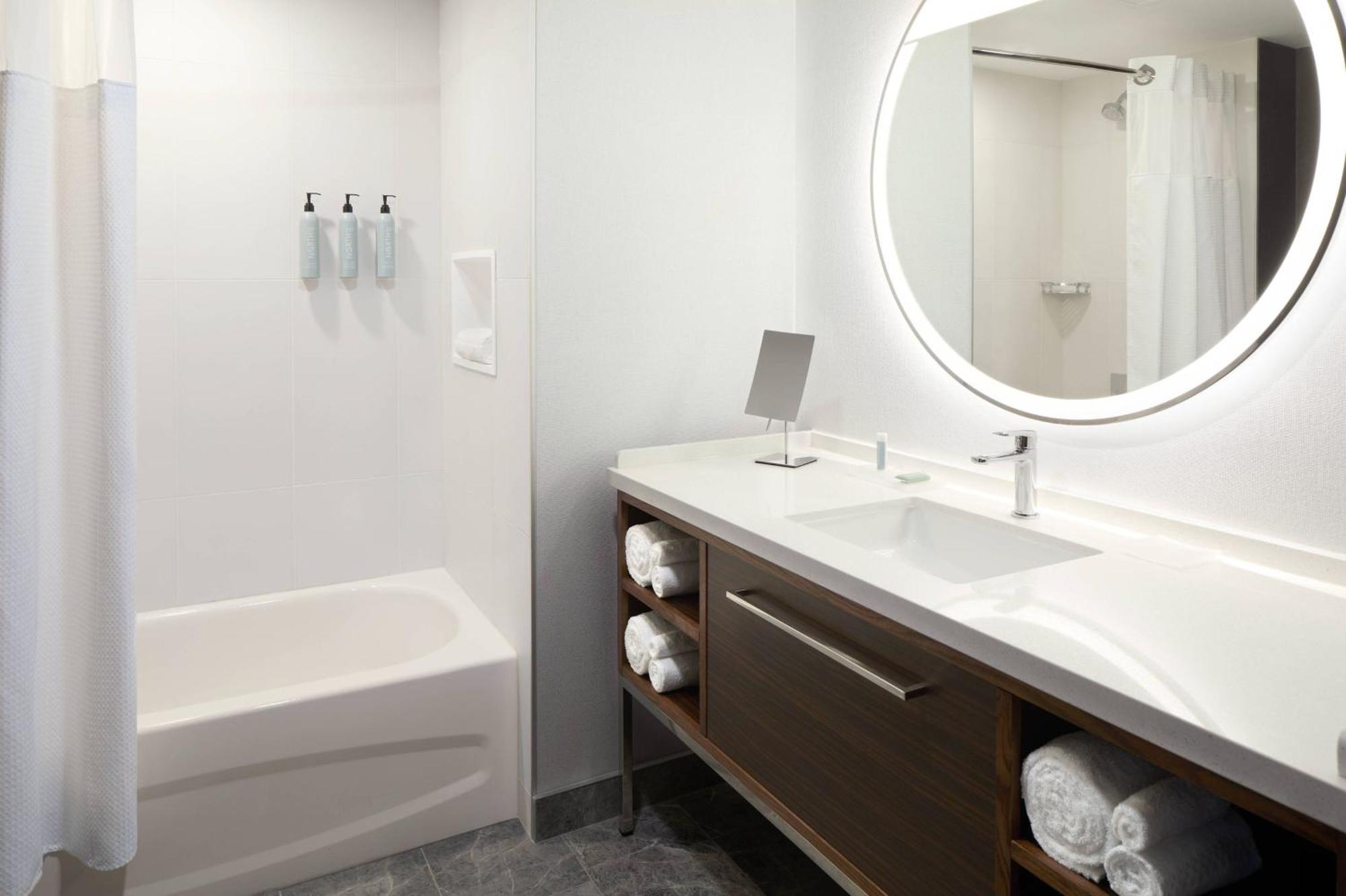 Courtyard By Marriott Montreal Laval Hotel Kültér fotó