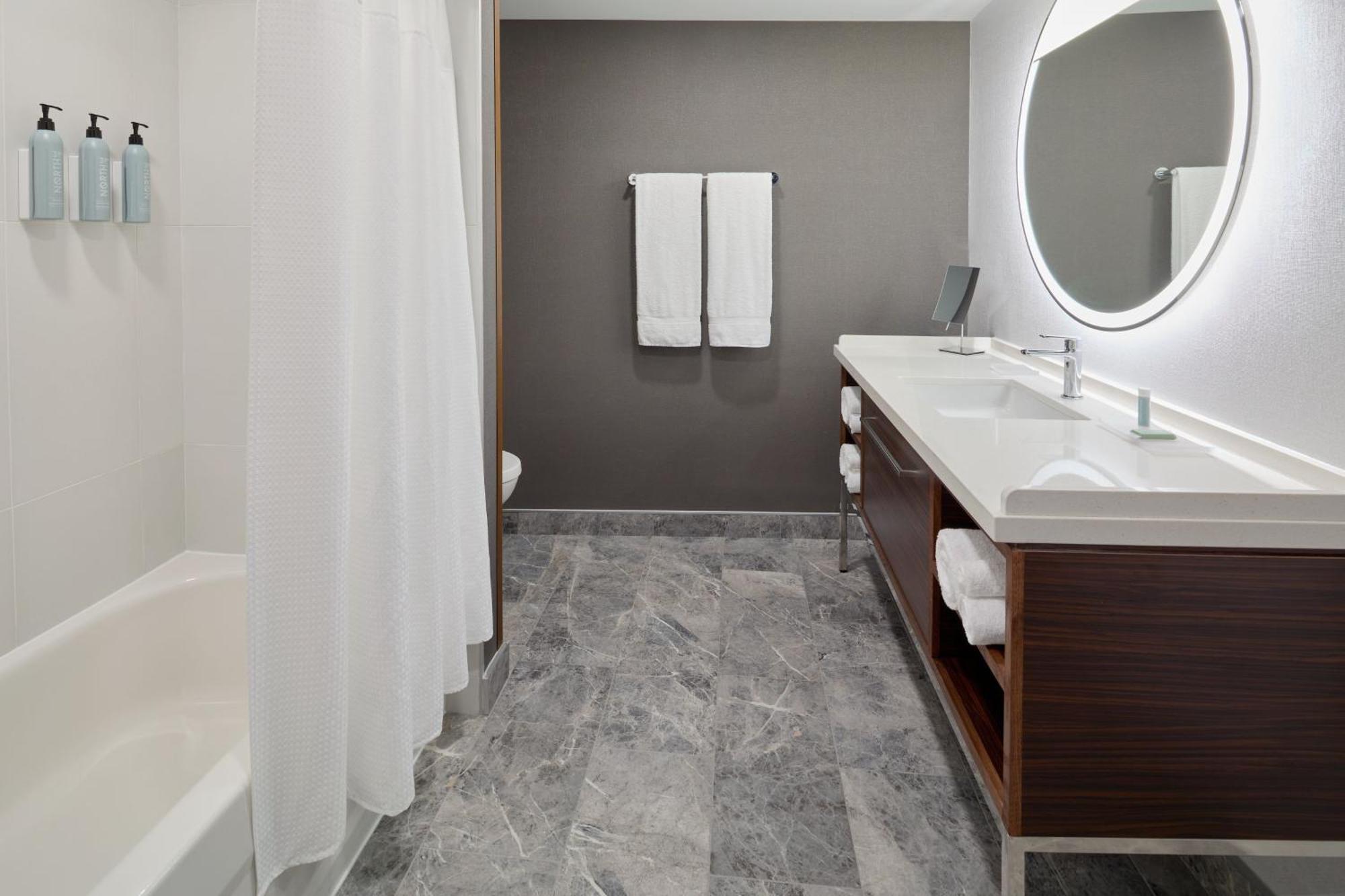 Courtyard By Marriott Montreal Laval Hotel Kültér fotó